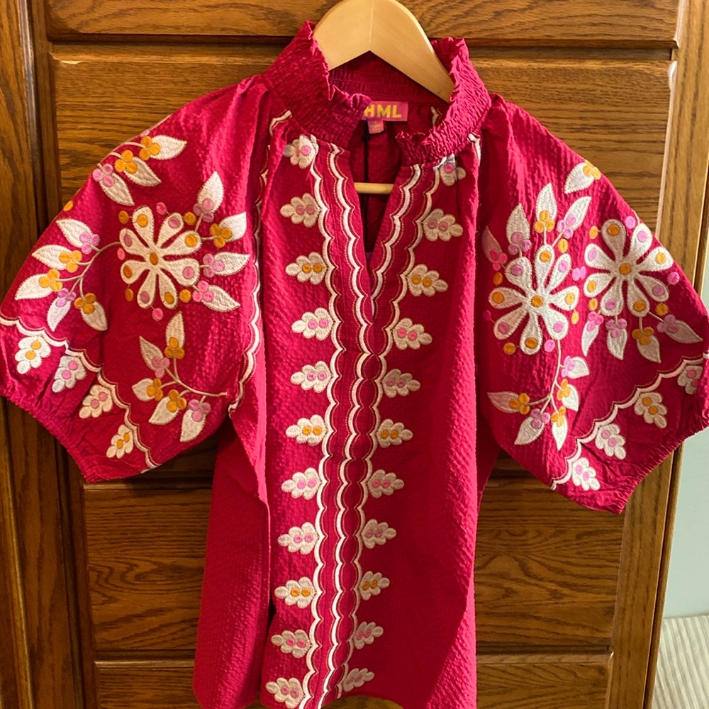 NWT Dark Pink Boutique THML bubble sleeve top size small. Smoke free, pet free.